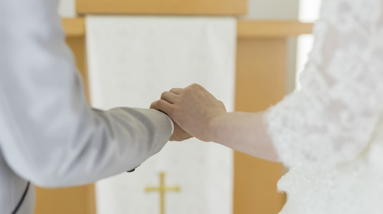 手を繋いでいる写真